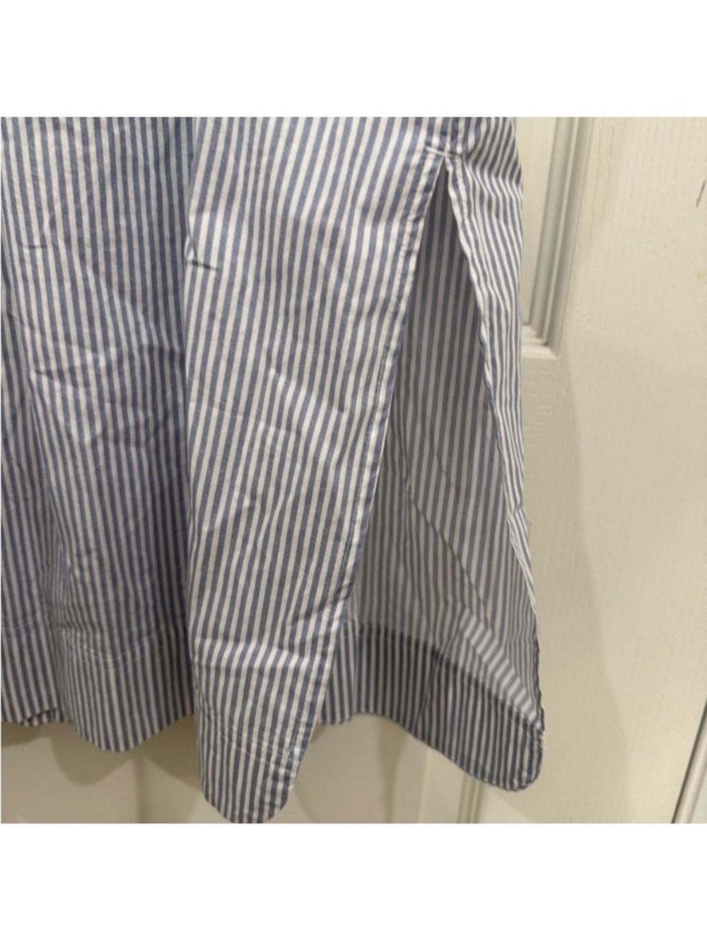 Striped Midi Navy and White Dress Large New with Tags
Old Navy Side Slit - Picture 7 of 11